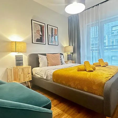 Momoapart - Slowianski Skwer *