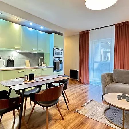 Momoapart - Slowianski Skwer *