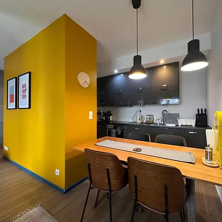 Momoapart - Słowiański Skwer *