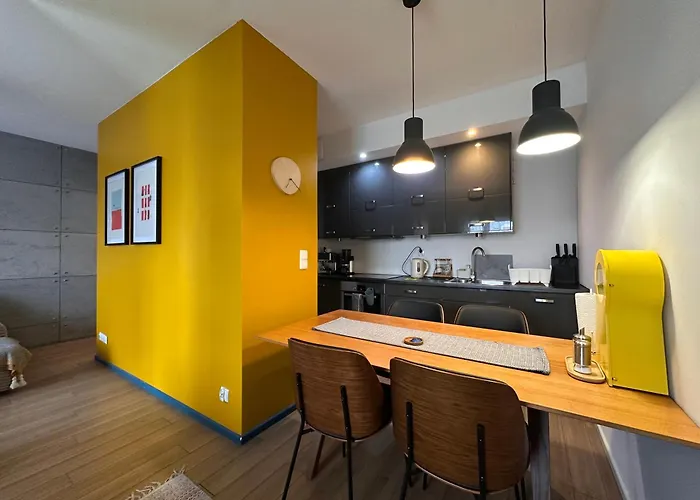 Momoapart - Słowiański Skwer *