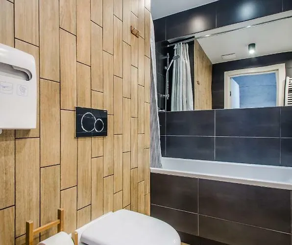 Momoapart - Slowianski Skwer *